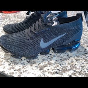 Nike Fly Knits (Black) Only Worn Once wrong size.